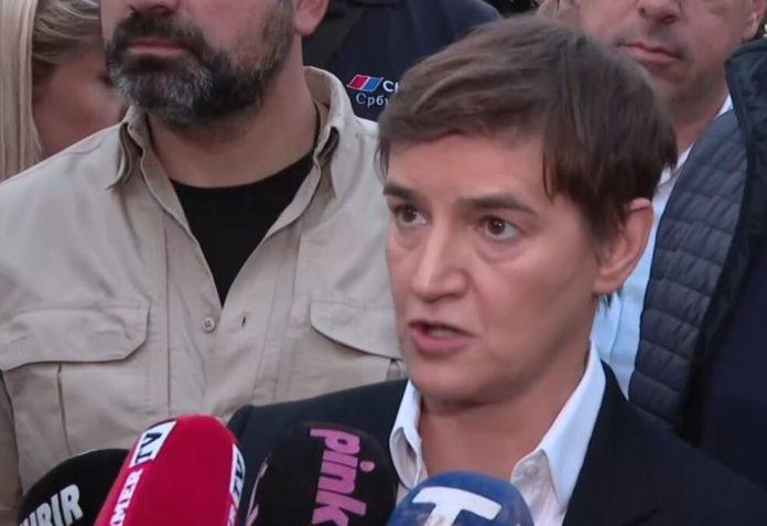 ovo-sto-rade-blokaderi-je-zlocin-nad-nasim-narodom!-ana-brnabic-iz-pionirskog-parka-dok-traje-nasilje-blokadera:-policija-reaguje-suzdrzano-da-bi-sacuvala-mir