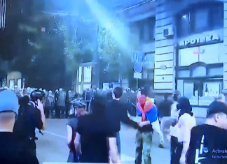Дачић: Приведене 23 особе, више полицајаца повређено Дачић:-Приведене-23-особе,-више-полицајаца-повређено
