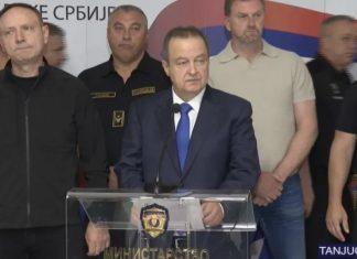 MINISTAR POLICIJE SE OBRATIO JAVNOSTI: Nove informacije o jezivom blokaderskom nasilju ministar-policije-se-obratio-javnosti:-nove-informacije-o-jezivom-blokaderskom-nasilju