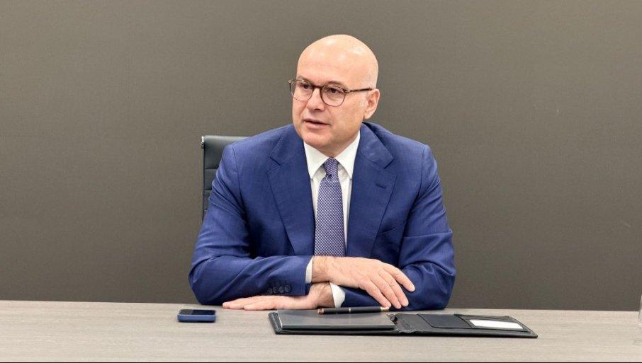 “oni-su-nasilnici-i-huligani”-vucevic-osudio-divljastvo-blokadera:-ovo-je-dokaz-da-oni-nemaju-politiku-i-da-lazu-kada-pozivaju-na-dijalog “oni-su-nasilnici-i-huligani”-vucevic-osudio-divljastvo-blokadera:-ovo-je-dokaz-da-oni-nemaju-politiku-i-da-lazu-kada-pozivaju-na-dijalog