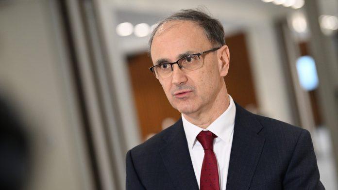 “srbiji-je-vise-nego-potreban-stabilan-i-miran-hod”-premijer-macut-osudio-nasilje-na-protestu-u-beogradu:-“ovo-nije-politicki-nacin-borbe”