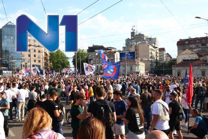 rat-blokadera-i-blokaderskih-medija-na-vrhuncu!-svom-silom-udarili-na-n1-posle-skupa-na-slaviji-–-evo-i-zasto