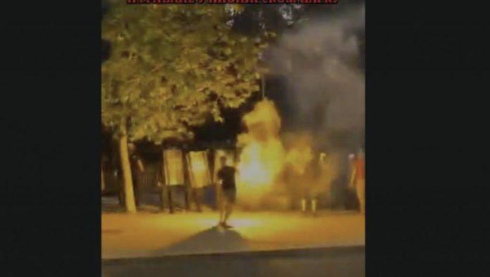 pogledajte-jeziv-snimak:-napad-blokadera-siledzija-na-policiju-i-gradane-kod-pionirskog-parka-(video)