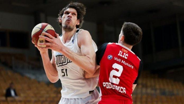 pao-mu-mrak-na-oci!-boban-marjanovic-poludeo,-hteo-da-bije-navijaca,-smirivao-ga-doncic-(video)