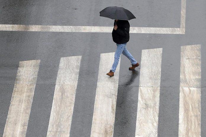 nevreme-tutnji-ovim-delom-srbije:-dva-grada-na-putu-snaznog-grmljavinskog-sistema,-pasce-vise-od-20-litara-kise-po-kvadratu!