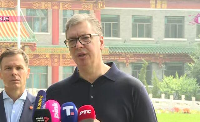 “kao-predsednik-srbije-pozivam-ih-na-dijalog,-to-je-dobro-za-njih”-vucic-iz-pekinga-o-blokaderima:-ulozene-su-milijarde-u-rusenje-srbije,-ali-je-napad-odbijen “kao-predsednik-srbije-pozivam-ih-na-dijalog,-to-je-dobro-za-njih”-vucic-iz-pekinga-o-blokaderima:-ulozene-su-milijarde-u-rusenje-srbije,-ali-je-napad-odbijen
