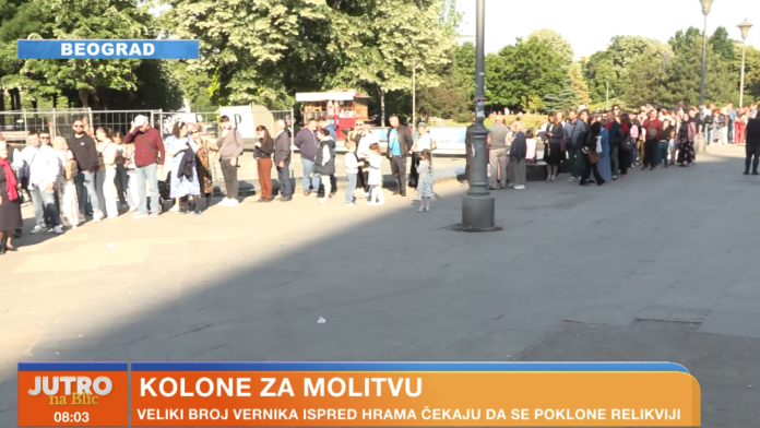 (video)-“jutros-od-pet-cekam-u-redu,-ovo-je-velika-stvar!”-neverovatne-scene-ispred-hrama-svetog-save:-ogromne-kolone-vernika-i-danas-na-vracaru-zbog-svetinje-sa-svete-gore