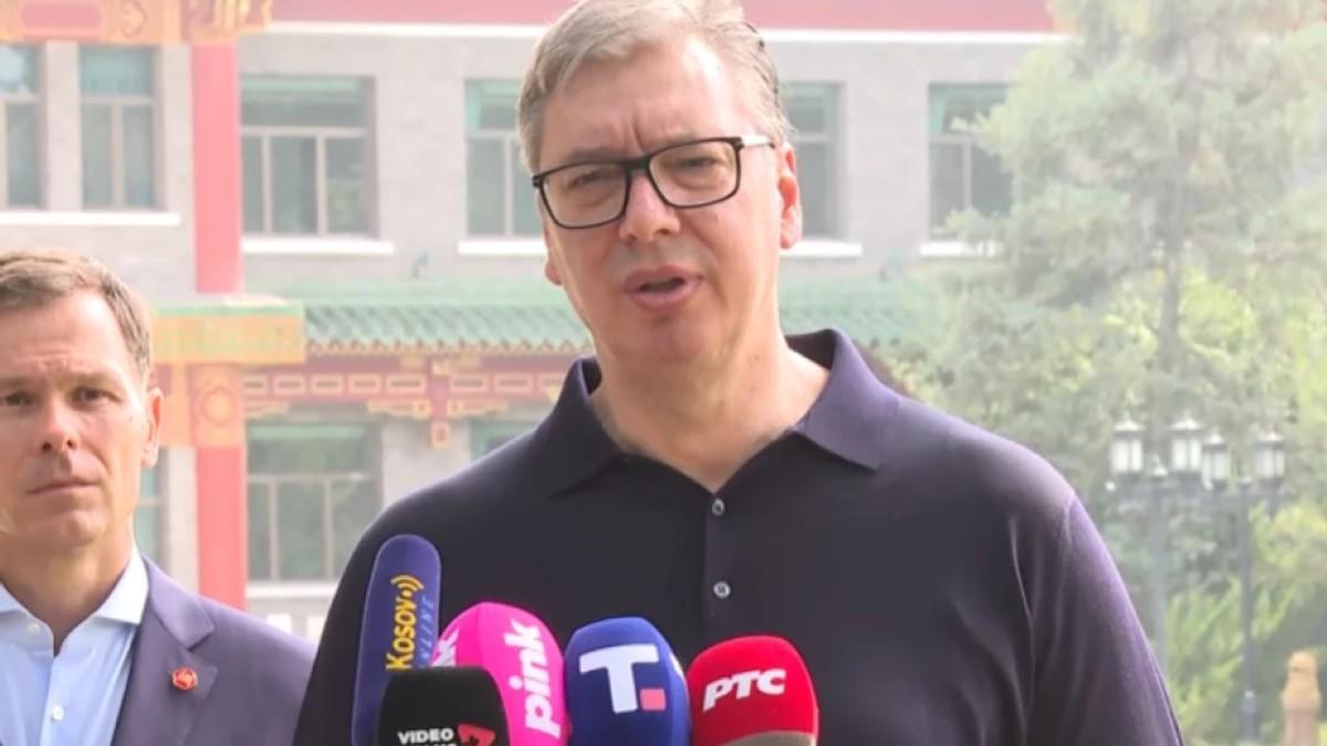 (foto)-“verujem-da-kroz-razgovor-mozemo-do-resenja”-vucic-iz-pekinga-nakon-incidenta-na-slaviji-pozvao-na-dijalog:-“na-kraju-smo-ljudi” (foto)-“verujem-da-kroz-razgovor-mozemo-do-resenja”-vucic-iz-pekinga-nakon-incidenta-na-slaviji-pozvao-na-dijalog:-“na-kraju-smo-ljudi”