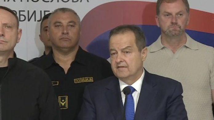 “47-lica-je-dovedeno,-medu-njima-i-jedno-po-poternici,-a-jedno-sa-diplomatskom-licnom-kartom”:-dacic-povodom-jucerasnjih-nereda-u-beogradu
