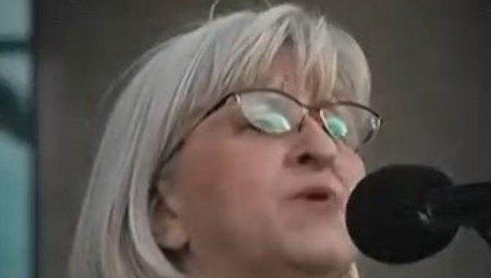 “kulturna”-srbija:-glavom-i-bradom,-motkama-i-kamenjem-na-policiju-i-gradane-(video)