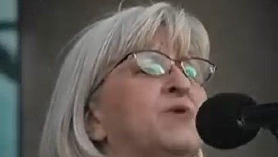 “kulturna”-srbija:-glavom-i-bradom,-motkama-i-kamenjem-na-policiju-i-gradane-(video) “kulturna”-srbija:-glavom-i-bradom,-motkama-i-kamenjem-na-policiju-i-gradane-(video)