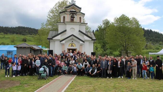 za-manje-od-tri-godine-podignuta-svetinja-u-cast-slovenskim-prosvetiteljima:-osvestan-pravoslavni-hram-u-selu-obarde-kod-pljevalja za-manje-od-tri-godine-podignuta-svetinja-u-cast-slovenskim-prosvetiteljima:-osvestan-pravoslavni-hram-u-selu-obarde-kod-pljevalja