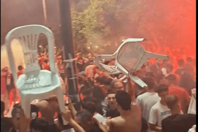 ludnica-u-pireju:-navijaci-olimpijakosa-na-spektakularan-nacin-proslavili-titulu-evrolige!-(video)