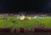 Jezive scene na “Čika Dači”: Fudbaleri Radničkog opstali u ligi, navijači jurili igrače da ih biju! jezive-scene-na-“cika-daci”:-fudbaleri-radnickog-opstali-u-ligi,-navijaci-jurili-igrace-da-ih-biju!