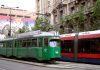 IMA POVREĐENIH U SAOBRAĆAJNOJ NESREĆI NA DORĆOLU: Tramvaj iskočio iz šina i zakucao se u zgradu – Sve hitne službe na terenu ima-povredenih-u-saobracajnoj-nesreci-na-dorcolu:-tramvaj-iskocio-iz-sina-i-zakucao-se-u-zgradu-–-sve-hitne-sluzbe-na-terenu