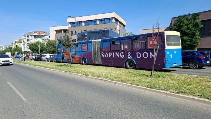 autobus-udario-u-vise-automobila!-lancani-sudar-u-novom-sadu,-vise-osoba-povredeno-(foto)