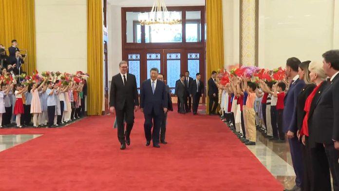 (foto,-video)-si-dinping-docekao-vucica-uz-najvise-pocasti-“ovaj-svecani-docek-je-potvrda-celicnog-prijateljstva-nasih-zemalja”;-poceo-sastanak-dvojice-lidera