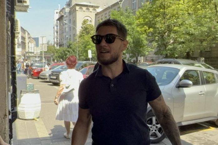 joca-stefanovic-stigao-u-porodiliste:-za-suprugu-i-sina-doneo-posebne-darove!-(video)