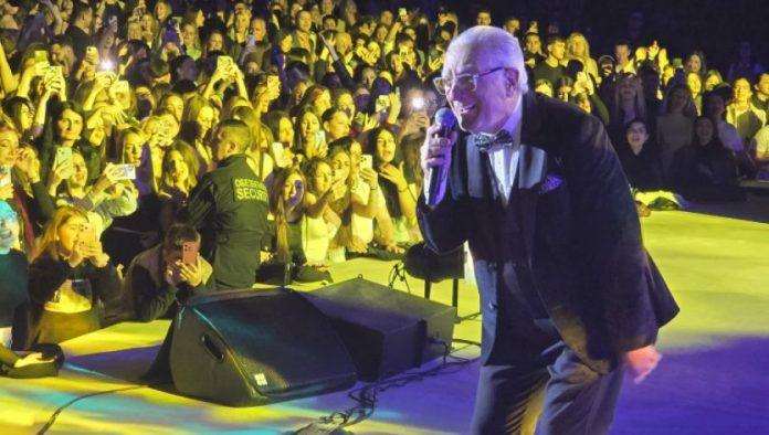 nis-je-“goreo”-od-uzavrele-atmosfere:-zeljko-samardzic-na-jugu-srbije-pesmom-i-muzikom-izazvao-vulkan-emocija-(foto)