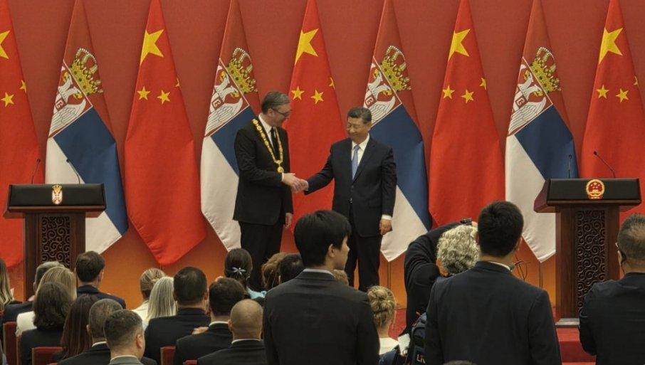 “vucic-nikada-nije-oklevao-da-glasno-govori”-mocne-reci-predsednika-sija-na-dodeli-ordena-prijateljstva-srpskom-predsedniku “vucic-nikada-nije-oklevao-da-glasno-govori”-mocne-reci-predsednika-sija-na-dodeli-ordena-prijateljstva-srpskom-predsedniku