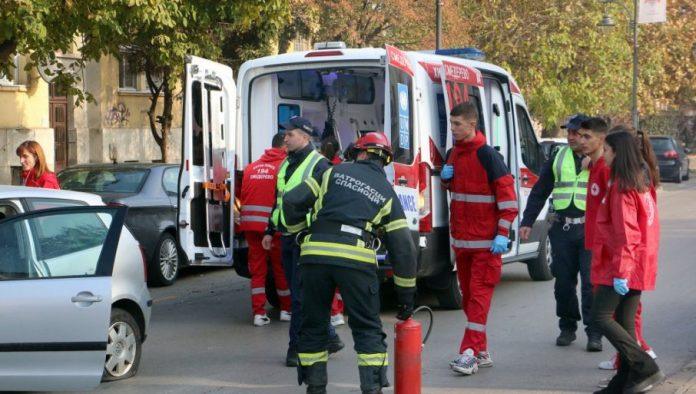 kamion-izleteo-sa-puta,-probio-ogradu,-pa-udario-u-kucu-tezak-udes-kod-kragujevca:-suvozac-poginuo-na-licu-mesta,-vozac-kamiona-povreden