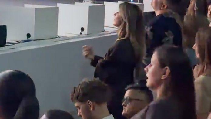 marija-serifovic-i-jovana-pajic-na-senidinom-koncertu-prvi-red-rezervisan-za-njih!-evo-kako-se-provode-u-sava-centru-(video)