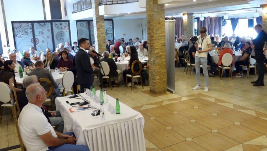 za-bolji-zivot-najstarijih:-na-tribini-sa-penzionerima-obrenovca-ognjenovic,-savic-i-pekovic-(video) za-bolji-zivot-najstarijih:-na-tribini-sa-penzionerima-obrenovca-ognjenovic,-savic-i-pekovic-(video)