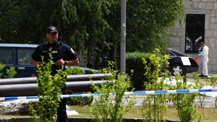 policija-na-aerodromu-golubovci-pregledala-pasos-muskarca-i-odmah-ga-uhapsila:-utvrdeno-da-se-radi-o-beguncu-koji-mesecima-izmice-pravdi