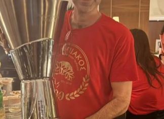 Prebio vlasnika Olimpijakosa, pa uzeo pehar Evrolige: Grčki političar, naslednik i moćnik u centru skandala zbog sukoba sa Marinakosom prebio-vlasnika-olimpijakosa,-pa-uzeo-pehar-evrolige:-grcki-politicar,-naslednik-i-mocnik-u-centru-skandala-zbog-sukoba-sa-marinakosom