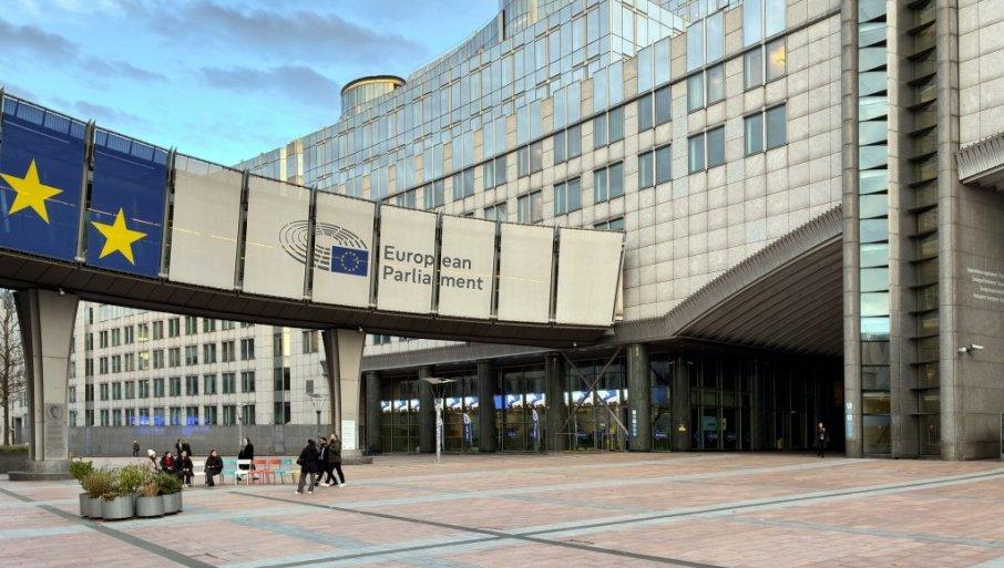 cene-struje-otisle-u-–-minus:-eu-mreze-pod-pritiskom,-solarne-elektrane-napravile-pometnju cene-struje-otisle-u-–-minus:-eu-mreze-pod-pritiskom,-solarne-elektrane-napravile-pometnju