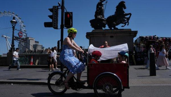 velika-britanija-u-paklu:-oboreni-temperaturni-rekordi,-a-bice-jos-toplije-sa-nevremenom velika-britanija-u-paklu:-oboreni-temperaturni-rekordi,-a-bice-jos-toplije-sa-nevremenom