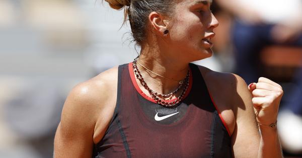 sabalenka-zaigrala-sa-dijamantima-oko-vrata,-pa-ostro-odgovorila-kriticarima:-svi-znaju-da-sam-ja-obezbedena! sabalenka-zaigrala-sa-dijamantima-oko-vrata,-pa-ostro-odgovorila-kriticarima:-svi-znaju-da-sam-ja-obezbedena!
