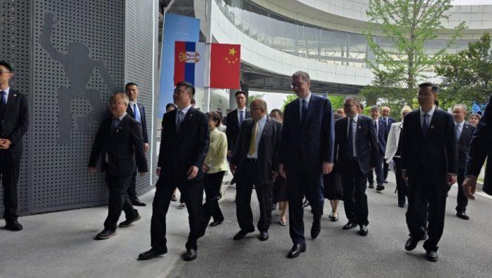 vucic-u-kini:-predsednik-srbije-sastaje-se-sa-investitorima,-veliki-projekti-na-vidiku