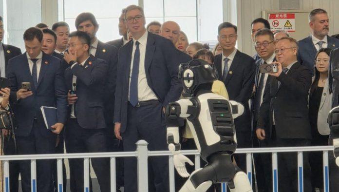 “bicemo-prvi-u-evropi”-vucic-se-obratio-iz-kine:-proizvodnja-robota-u-srbiji-pocece-izmedu-10-i-20.-jula-(video)