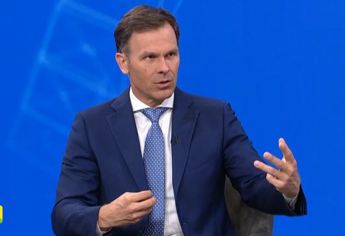 kad-mrgud-zaigra-moravac-ministar-mali-odgovorio-nikezicu:-“ne-raduje-ga-napredak-srbije,-a-sad-mu-smetaju-i-kineski-roboti!”