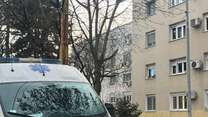struja-ubila-mladica-(21)!-tragedija-kod-petrovca-na-mlavi:-cev-“betonjerke”-zakacila-dalekovod,-umro-na-licu-mesta