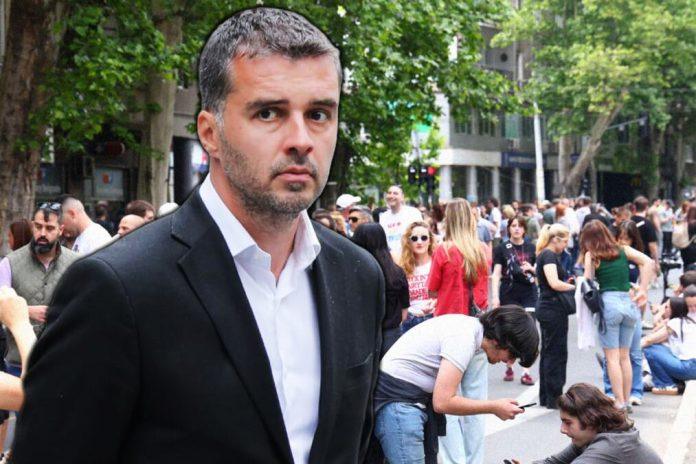 savo-u-jagnjecoj-kozi!-zasto-kazes-“studenti”-a-mislis-na-“kreni-promeni”?-manojlovic-izmedu-privida-morala-i-sunjanja-ka-vlasti-–-da-vidimo-dokle-ce-stici