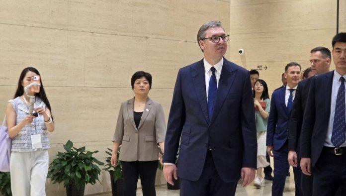 vucic-fasciniran-u-kini:-pogledajte,-bukvalno-neverovatno!-(video)