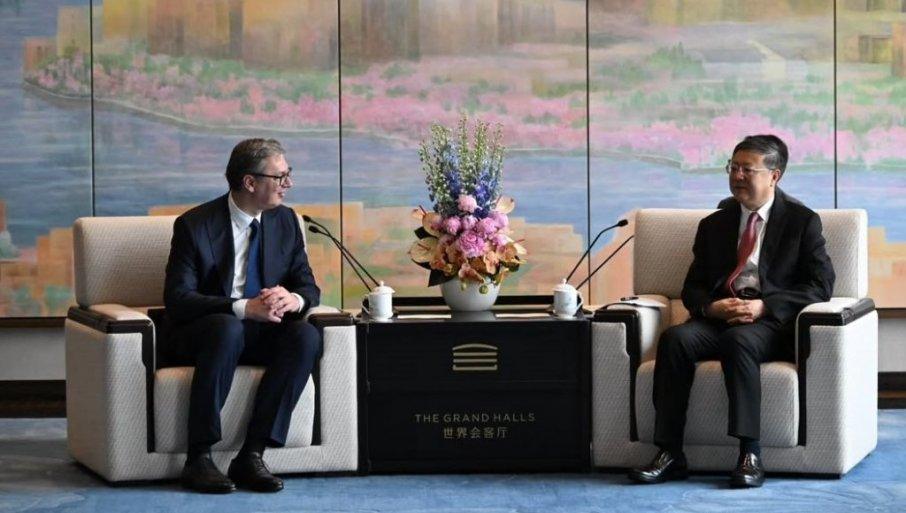 “pozvao-sam-ga-u-beograd-kako-bi-dodatno-ucvrstili-veze-nasih-gradova”:-oglasio-se-vucic-posle-sastanka-sa-cen-diningom-(foto) “pozvao-sam-ga-u-beograd-kako-bi-dodatno-ucvrstili-veze-nasih-gradova”:-oglasio-se-vucic-posle-sastanka-sa-cen-diningom-(foto)