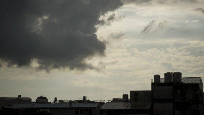 rhmz-upozorava-na-kratkotrajne-vremenske-nepogode-u-petak-i-subotu:-evo-gde-ce-biti-na-snazi-narandzasti-meteo-alarm