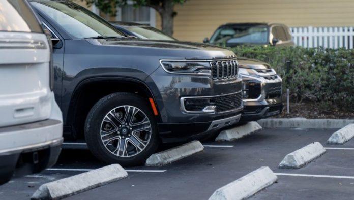 ovo-malo-ko-zna:-komsije-se-svadaju-zbog-parkinga-ispred-zgrade,-a-zakon-je-jasan