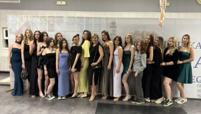 dacka-prijateljstva-trajace-citav-zivot:-proslava-maturske-veceri-u-domu-ucenika-“patrijarh-pavle”-(foto)