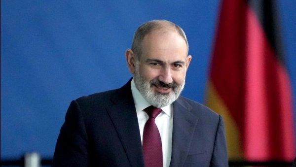 pasinjanovo-veliko-hvala-trampu:-uoci-parlamentarnih-izbora-u-jermeniji,-vladajuca-partija-ima-podrsku-zapada,-ali-je-sa-rusijom-–-zategnuto pasinjanovo-veliko-hvala-trampu:-uoci-parlamentarnih-izbora-u-jermeniji,-vladajuca-partija-ima-podrsku-zapada,-ali-je-sa-rusijom-–-zategnuto