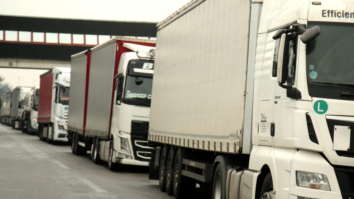 odmor-ne-sme-biti-u-kabinama-kamiona,-stroze-pracenje-opasnog-tereta-u-voznji:-ove-izmene-cekaju-prevoznike-od-1-jula-2026. odmor-ne-sme-biti-u-kabinama-kamiona,-stroze-pracenje-opasnog-tereta-u-voznji:-ove-izmene-cekaju-prevoznike-od-1-jula-2026.