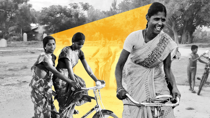 kako-je-bicikl-pomogao-indijkama-da-citaju,-pisu-i-pedalaju-do-boljeg-zivota