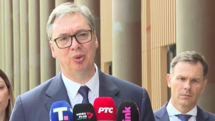 vucic-o-bilbordu-i-blokaderima:-vise-su-buke-podigli-oko-ptica,-nego-o-studentkinji-koja-je-umrla-na-fakultetu