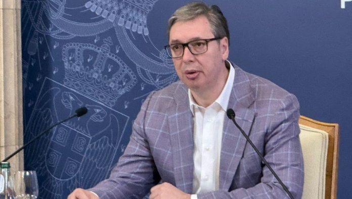 vucic-o-skidanju-bilborda:-taj-trik-je-sustina-svega-–-da-me-predstave-kao-necoveka