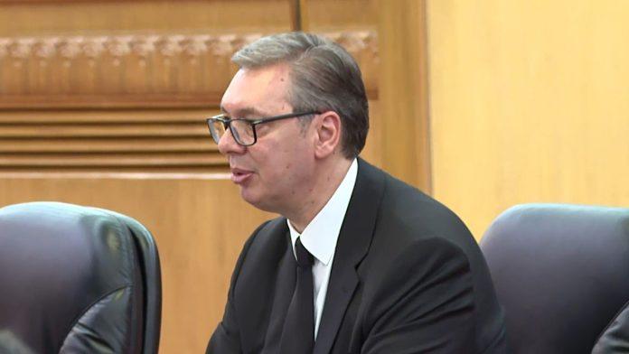 “nije-rec-o-zastiti-ptica,-smeta-im-transparent”-vucic-o-desavanjima-kod-palate-“albanija”:-“hoce-da-nas-predstave-kao-ljude-koji-ne-vole-zivotinje”
