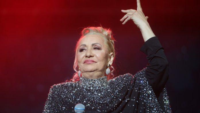 “bezobrazna-je,-bahata-i-alava”-pevacica-izvredala-vesnu-zmijanac:-“kako-se-alkoholise-ako-je-bolesna?”