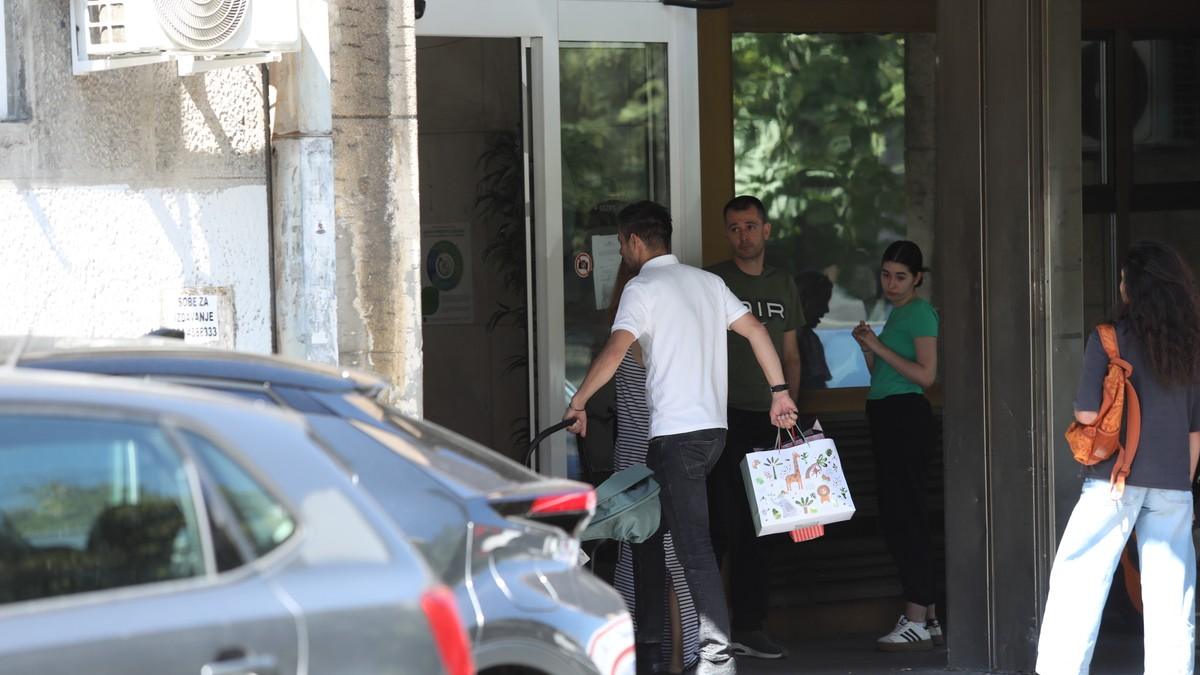 “moja-zena-nece-imati-silikone”-glumac-dugo-mastao-o-porodici-i-deci,-pa-dobio-sina-u-46.-godini:-“to-je-ljubav” “moja-zena-nece-imati-silikone”-glumac-dugo-mastao-o-porodici-i-deci,-pa-dobio-sina-u-46.-godini:-“to-je-ljubav”